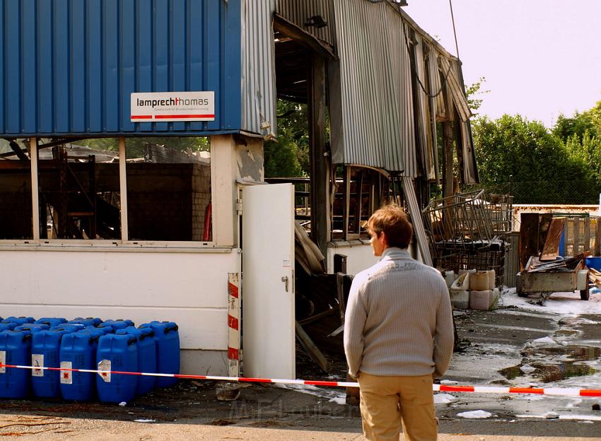 Feuer Halle Siegburg Gewerbegebiet Zange P279.JPG